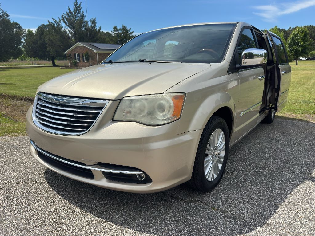 2012 Chrysler Town & Country Limited's photo