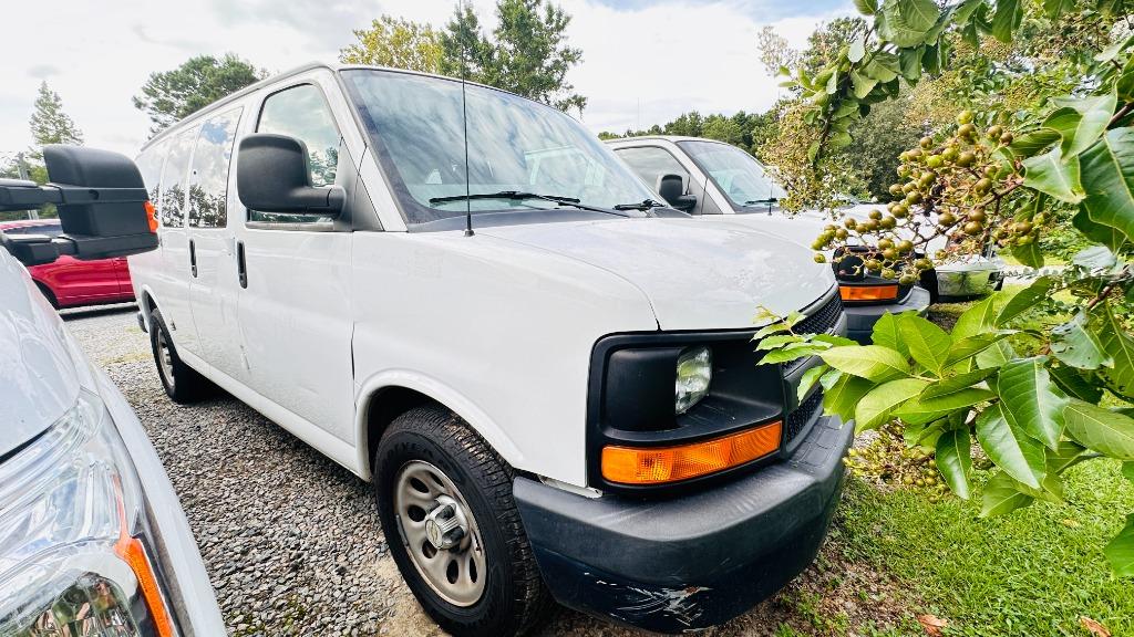 2012 Chevrolet Express LS's photo